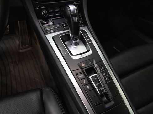 Used 2018 Porsche 911 Carrera image 19