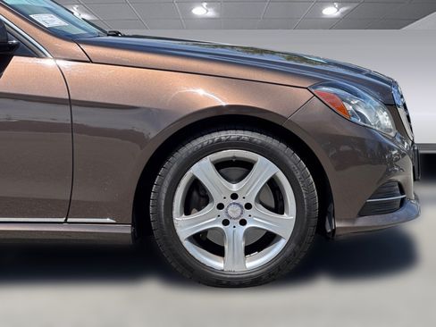 Used 2015 Mercedes-Benz E 250 BlueTEC 4MATIC Sedan image 35