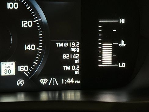 Used 2018 Volvo XC90 T5 Momentum image 25