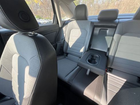 Used 2025 Volkswagen Jetta SE image 35