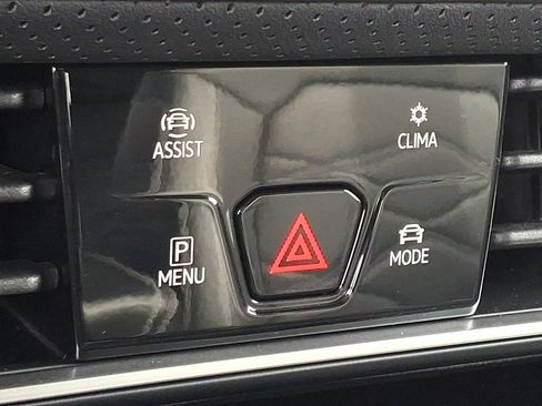 Used 2024 Volkswagen Atlas SE image 25