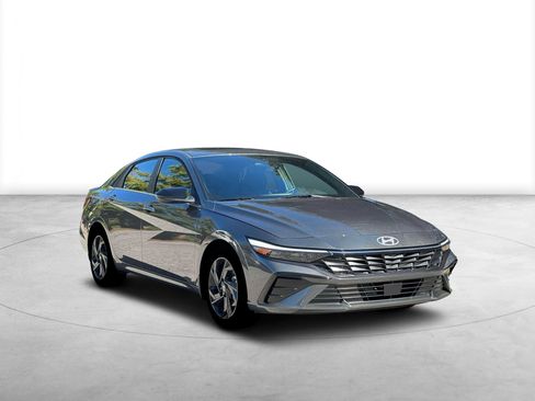 New 2026 Hyundai Elantra SEL Sport Premium FWD image 11