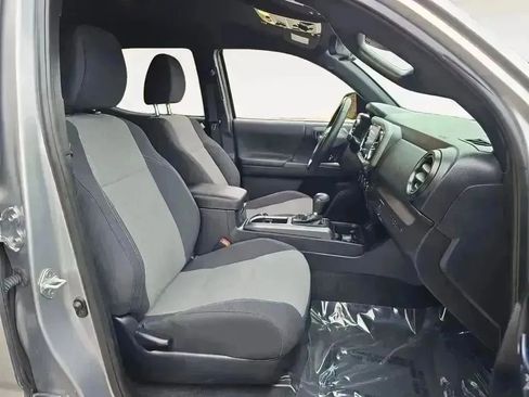 Used 2021 Toyota Tacoma TRD Off-Road image 15