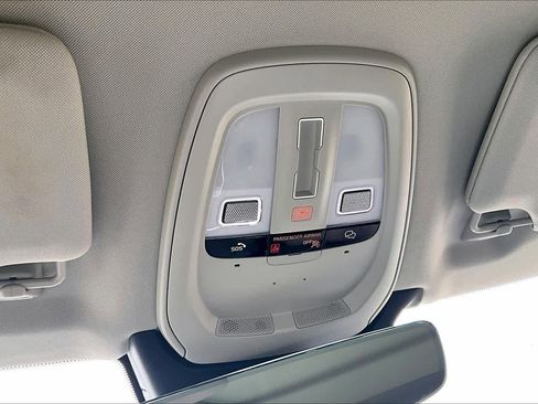 Used 2025 Volvo XC90 B6 Plus image 30