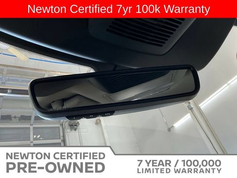 Used 2025 Nissan Pathfinder SL AWD/4WD image 40