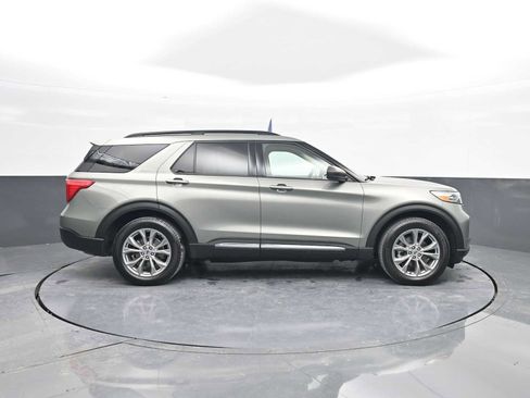 Used 2020 Ford Explorer XLT w/ Equipment Group 202A image 9