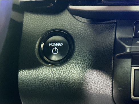 Used 2025 Toyota Camry XLE image 20