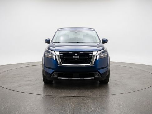 Used 2025 Nissan Pathfinder SV image 2