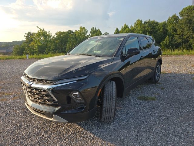 Used 2025 Chevrolet Blazer LT w/ Driver Confidence Package FWD image 2