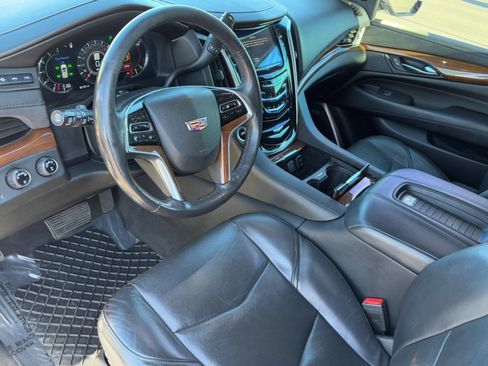 Used 2020 Cadillac Escalade Luxury image 18