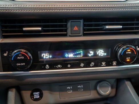 Used 2025 Nissan Rogue SV w/ SV Premium Package image 30