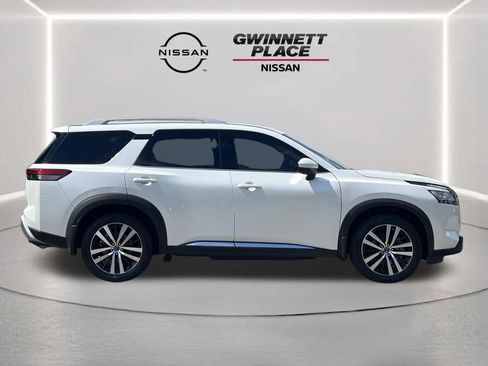 Certified 2025 Nissan Pathfinder Platinum w/ Cargo Package AWD/4WD image 32