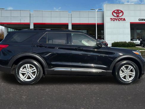 Used 2024 Ford Explorer XLT w/ Equipment Group 202A image 3