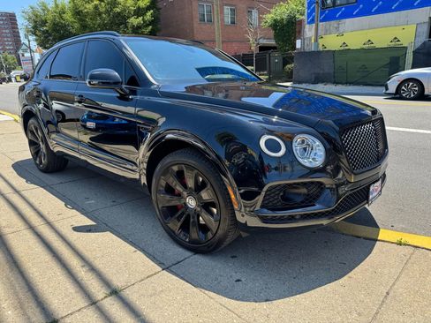 Used 2020 Bentley Bentayga Design Series image 11