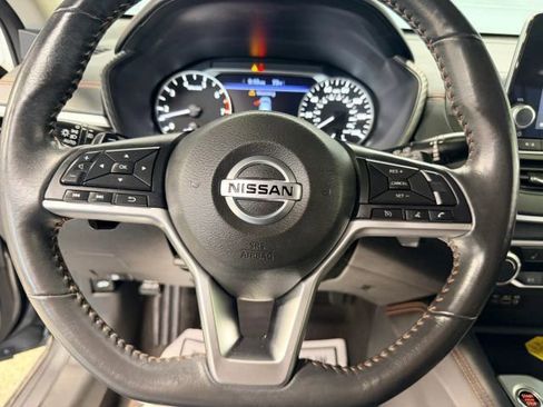 Used 2022 Nissan Altima 2.5 SR w/ Midnight Edition Package FWD image 9