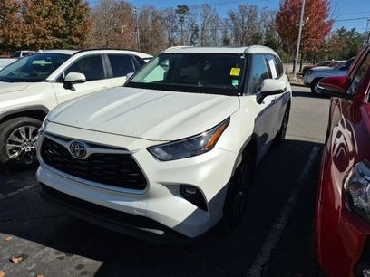 Used 2022 Toyota Highlander XLE