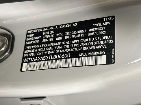 Certified 2026 Porsche Macan AWD/4WD image 43