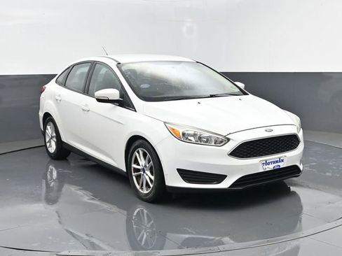 Used 2017 Ford Focus SE image 3