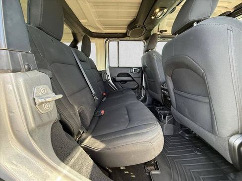 Used 2020 Jeep Wrangler Unlimited Sahara AWD/4WD image 23