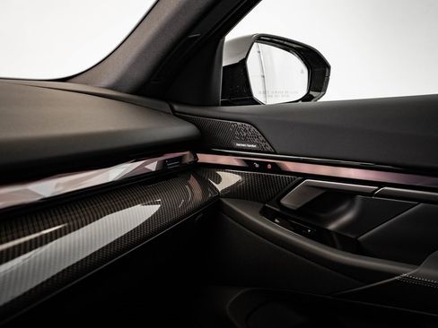 New 2026 BMW 550e xDrive image 41