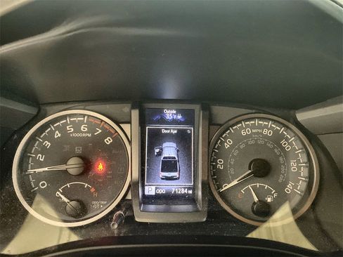 Used 2021 Toyota Tacoma TRD Off-Road image 2