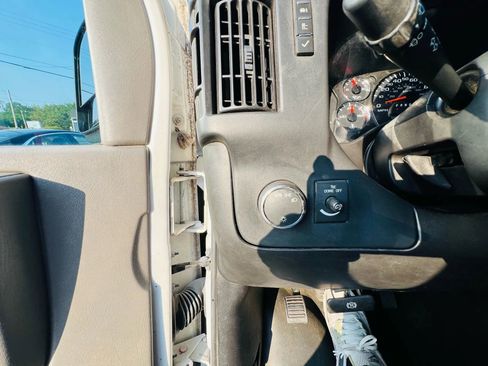 Used 2015 GMC Savana 2500 image 19