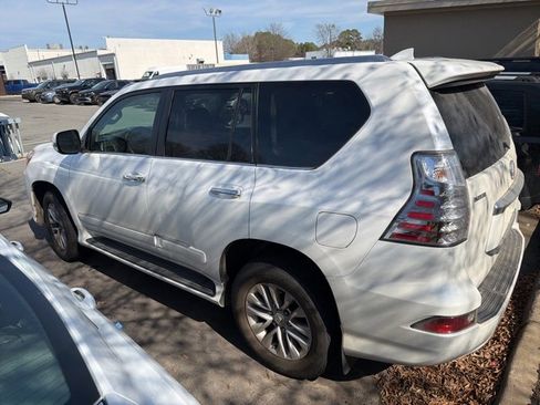 Used 2017 Lexus GX 460 image 4