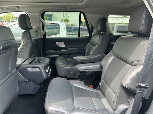 Used 2025 Ford Expedition Active image 13