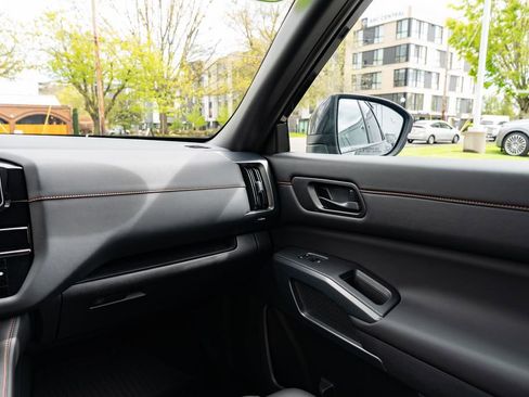 Used 2025 Nissan Pathfinder Rock Creek AWD/4WD image 12