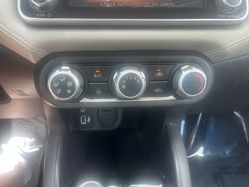 Used 2020 Nissan Versa SV FWD image 19