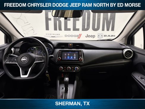 Used 2022 Nissan Versa S FWD image 11