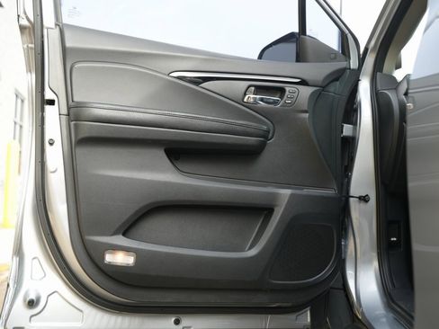 Used 2017 Honda Pilot Elite image 39