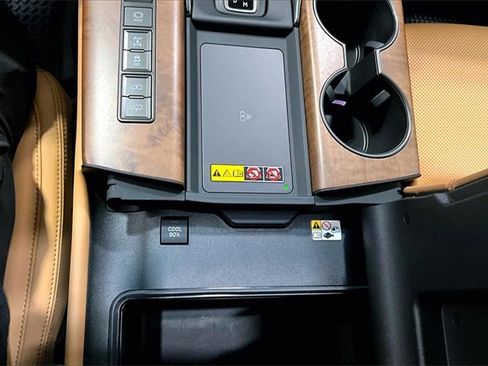 Certified 2025 Lexus LX 700h Luxury image 16