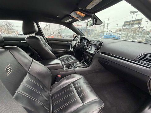 Used 2019 Chrysler 300 S image 21