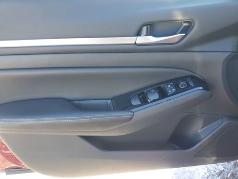 Used 2024 Nissan Altima 2.5 SL image 9