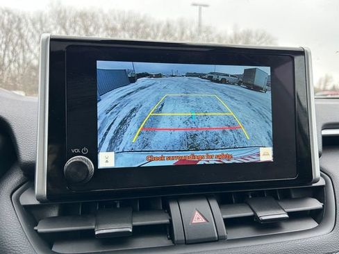 Used 2025 Toyota RAV4 XLE w/ Convenience Package image 27