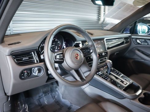 Certified 2024 Porsche Macan image 4