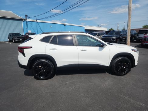 Used 2024 Chevrolet Trax ACTIV FWD image 9