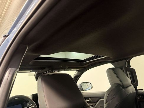 Used 2025 Toyota 4Runner Limited w/ Tow Technology Package image 11