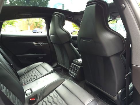 Used 2024 Audi e-tron GT Premium Plus w/ Performance Package image 20