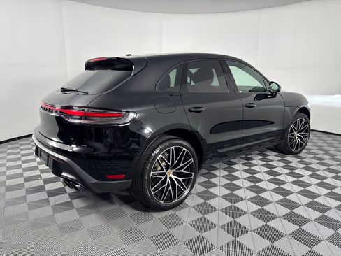 Certified 2025 Porsche Macan image 7