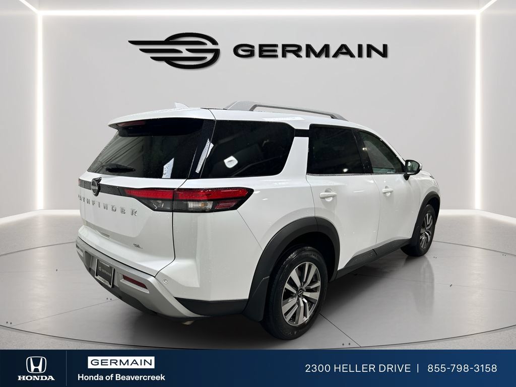 Used 2025 Nissan Pathfinder SL FWD image 8