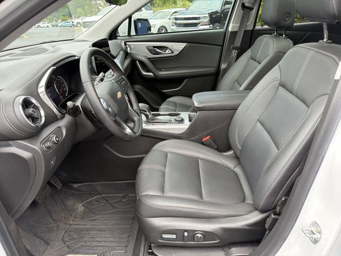 Used 2024 Chevrolet Blazer LT w/ Sound & Technology Package FWD image 9