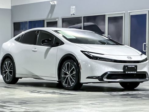 Used 2023 Toyota Prius XLE image 7