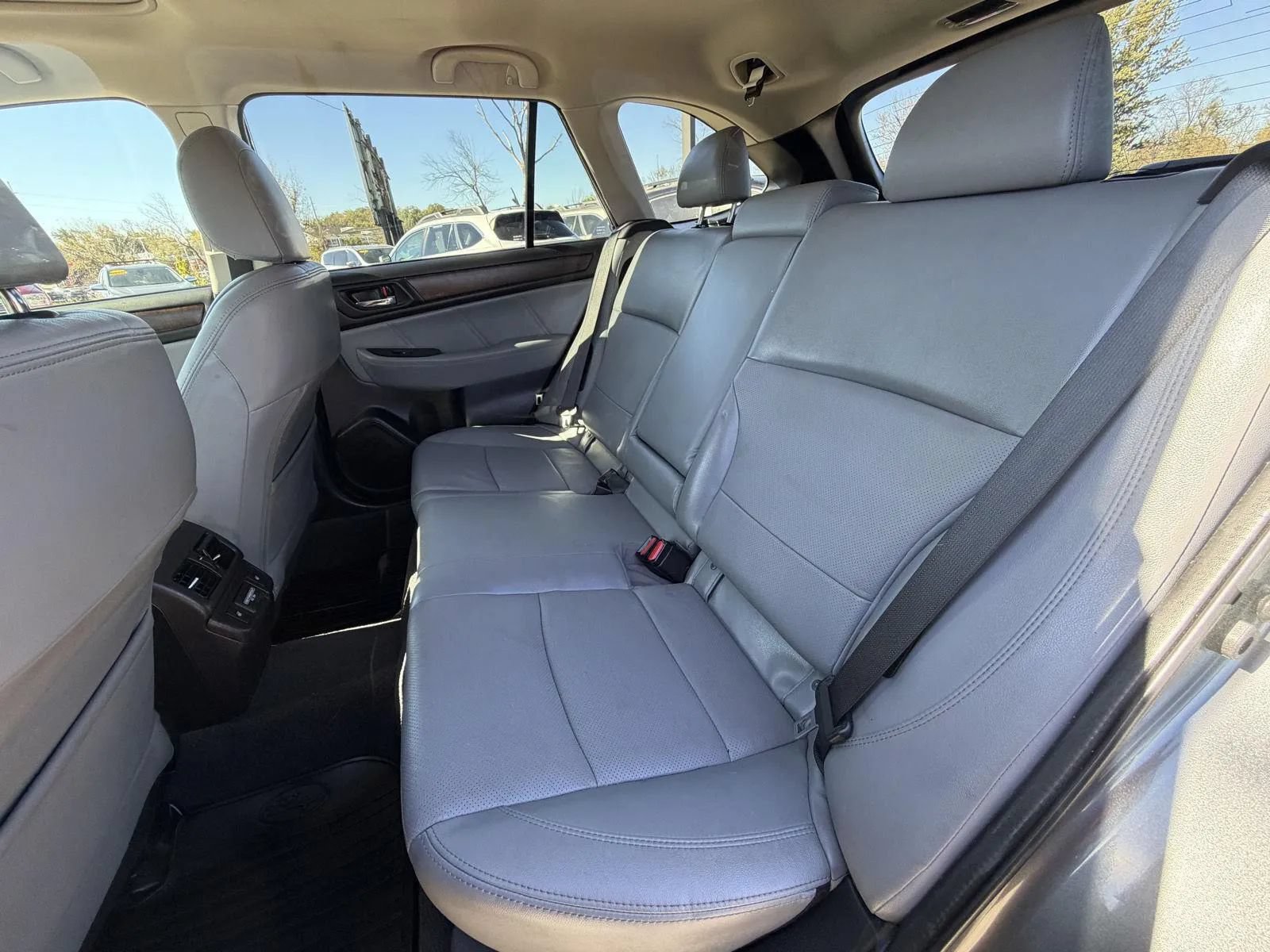 Used 2018 Subaru Outback 2.5i Limited AWD/4WD image 18