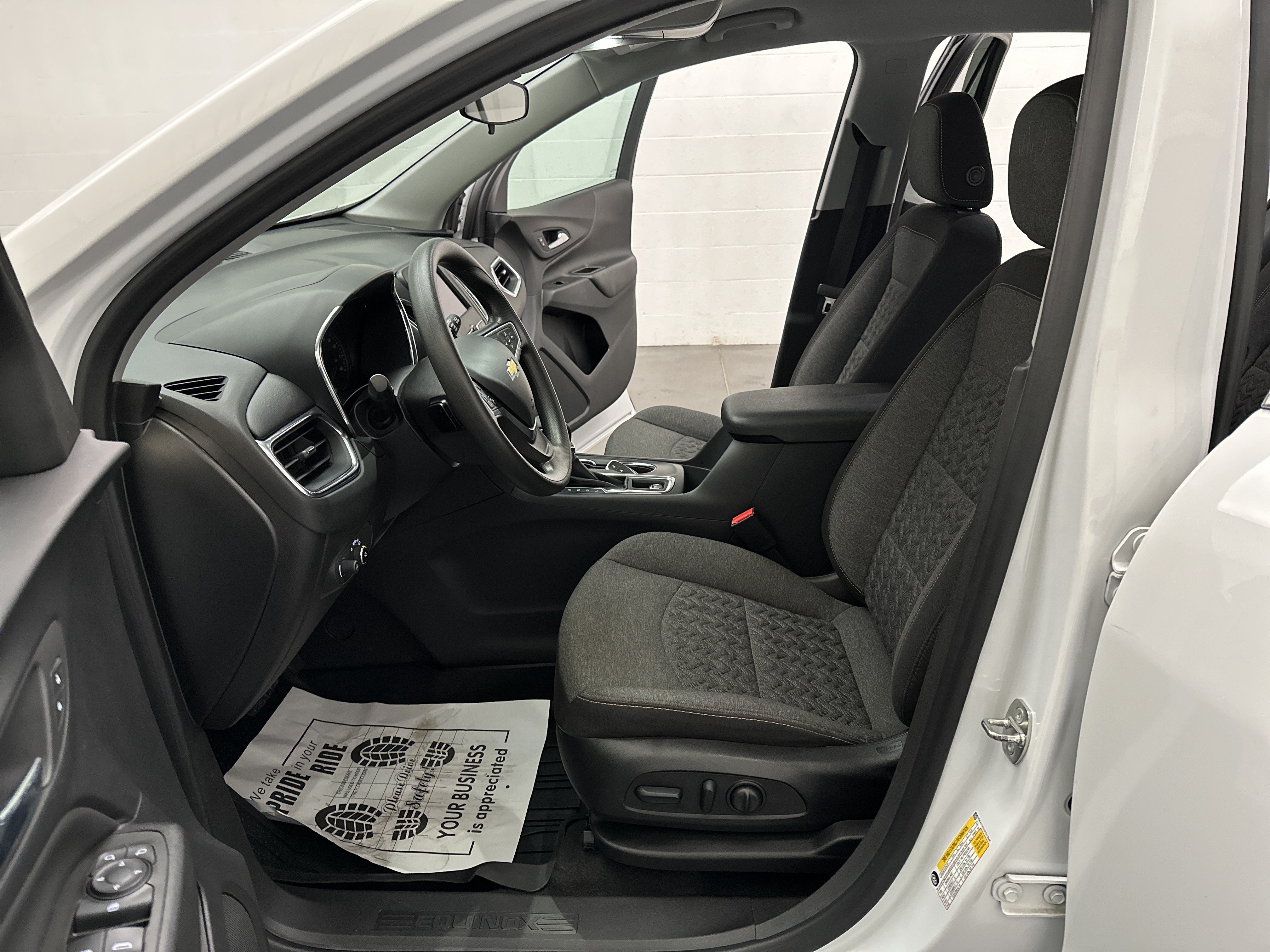 Used 2023 Chevrolet Equinox LT w/ LPO, Floor Liner Package AWD/4WD image 18