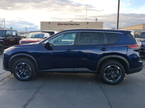 Used 2024 Nissan Rogue SV image 9