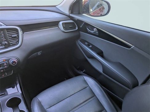 Used 2019 Kia Sorento SX image 20