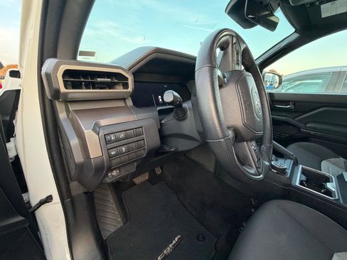 Used 2024 Toyota Tacoma TRD Sport image 9