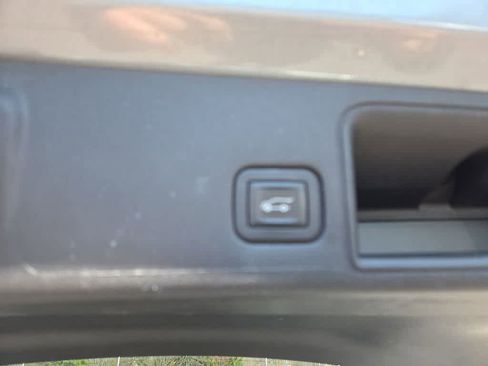 Used 2023 GMC Terrain SLT w/ Tech Package image 14